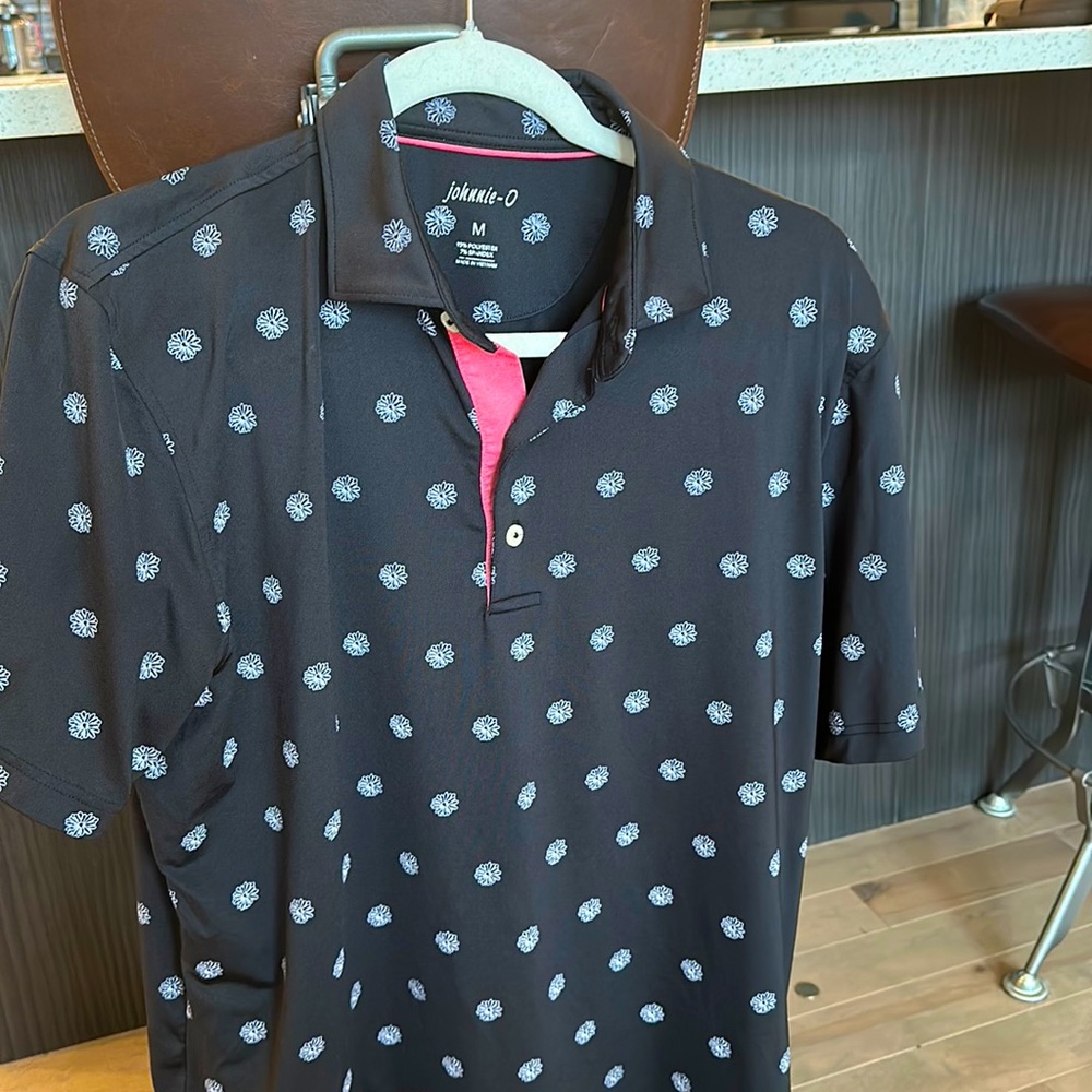 Johnnie O black print polo size medium